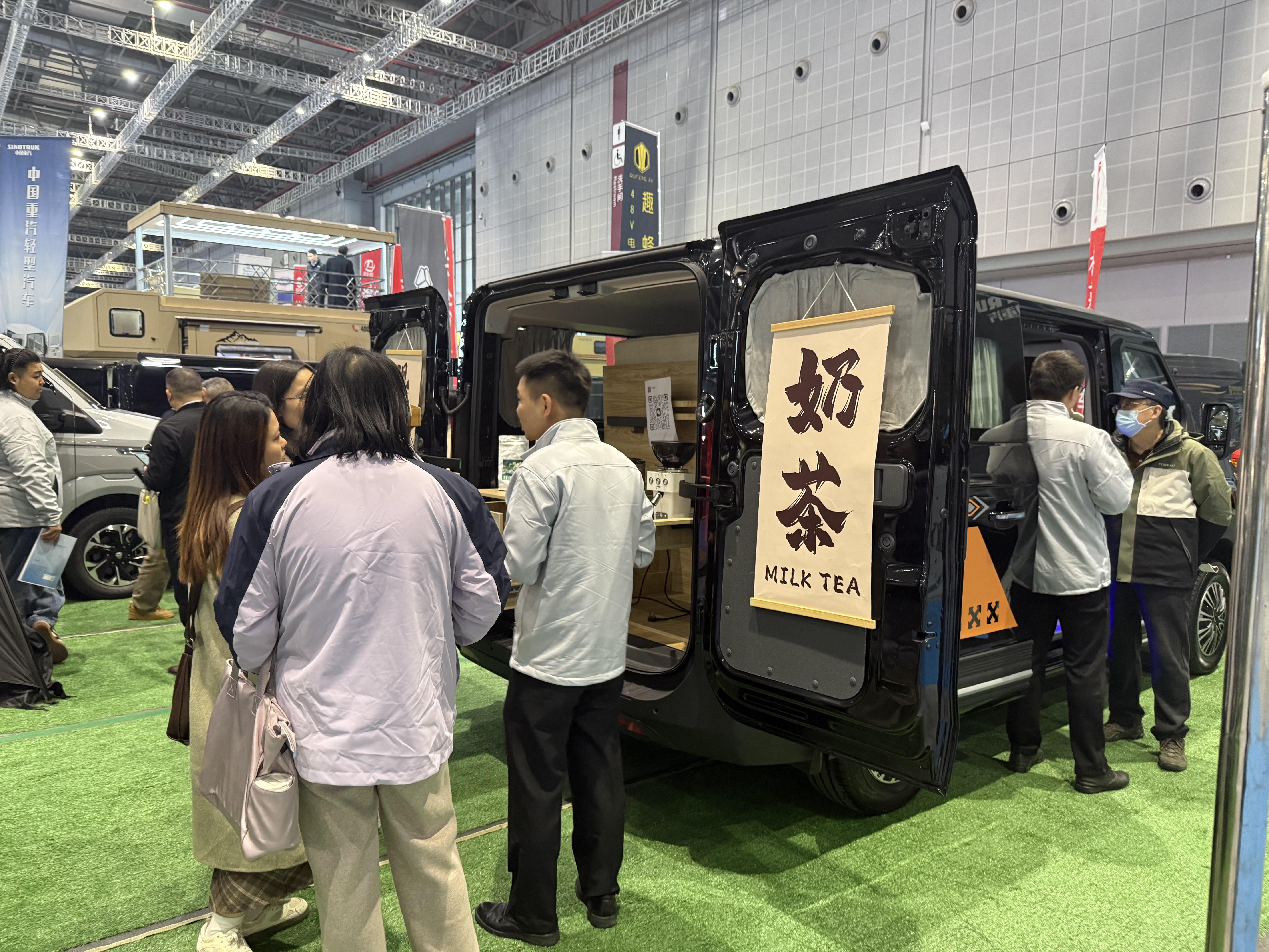 中国重汽轻型汽车首登上海国际房车展不朽情缘电子游戏多品类强势出击！(图3)