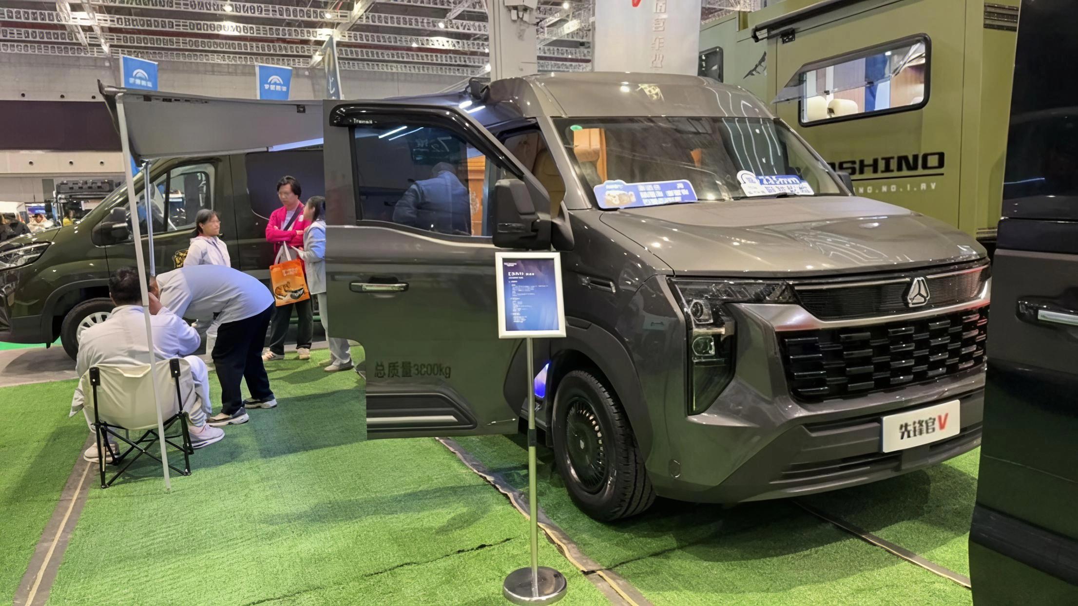 中国重汽轻型汽车首登上海国际房车展不朽情缘电子游戏多品类强势出击！(图2)